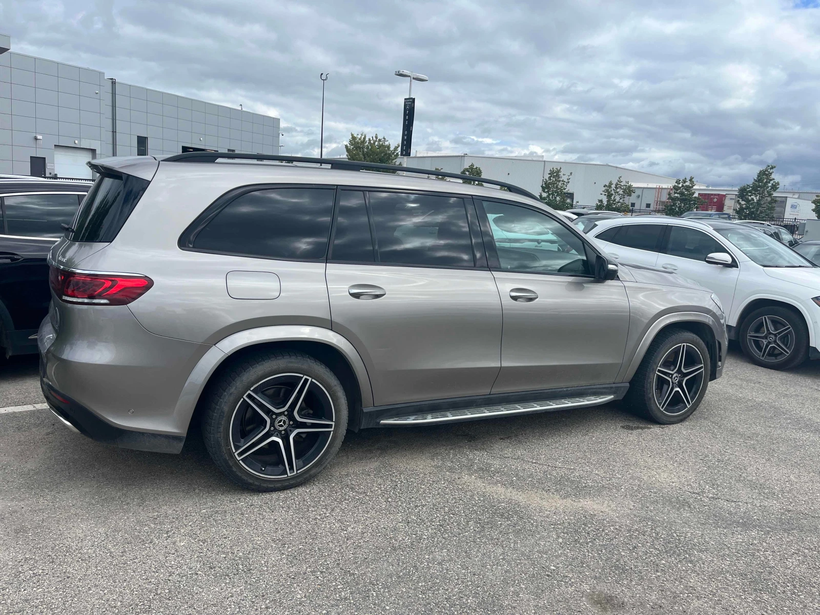 Mercedes-Benz GLS580  * CARFAX * , снимка 3 - Автомобили и джипове - 56131814