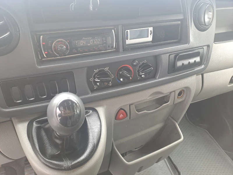 Renault Master 2.5 TD, снимка 11 - Бусове и автобуси - 50565994