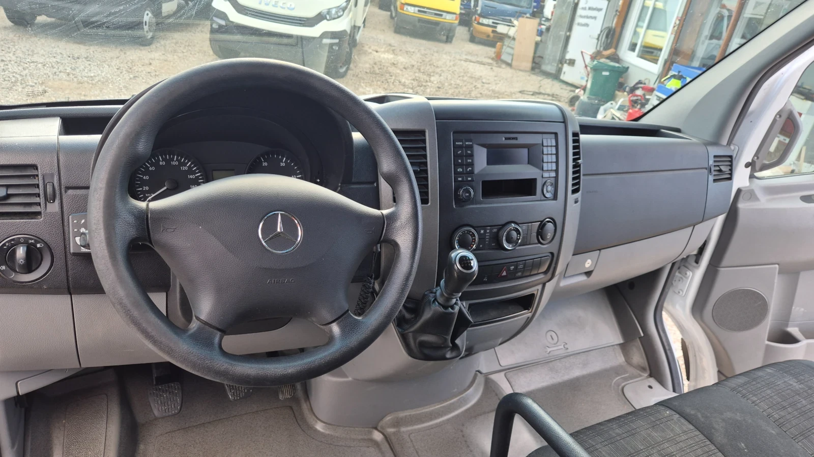 Mercedes-Benz Sprinter 313 * ХЛАДИЛЕН* 2ст.врати* КЛИМА* ШВЕЙЦАРИЯ*  - изображение 9