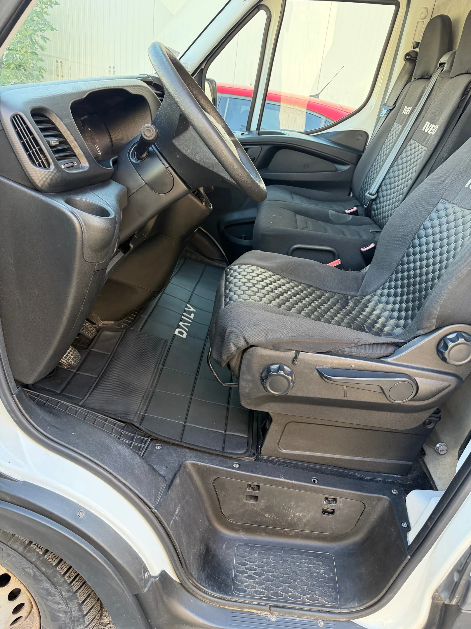 Iveco Daily 35s17 180кс, снимка 5 - Бусове и автобуси - 56262510
