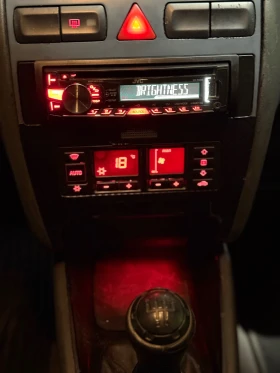 Audi A3 1.9TDI 110кс / КЛИМАТРОНИК / НОВИ ГУМИ / ИСТОРИЯ, снимка 15