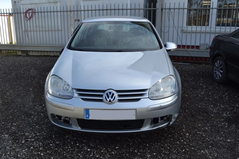 VW Golf 1.6 benzin, снимка 1 - Автомобили и джипове - 47801077