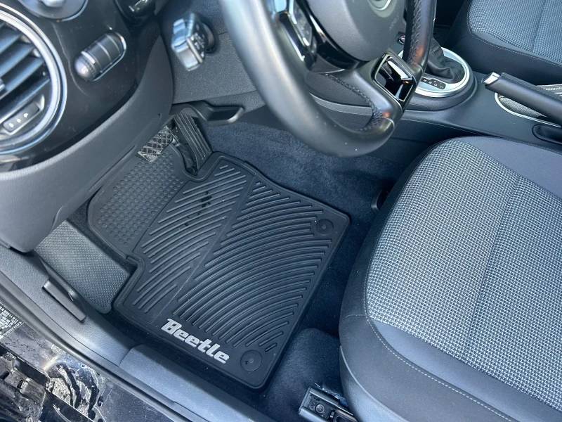 VW New beetle VW New Beetle1.8-170kc Avtomat na 49000km, снимка 14 - Автомобили и джипове - 51529912