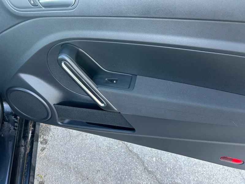 VW New beetle VW New Beetle1.8-170kc Avtomat na 49000km, снимка 16 - Автомобили и джипове - 51529912