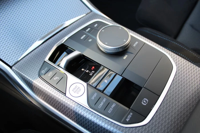 BMW 330 xDrive Touring M Sport AdLED , снимка 4 - Автомобили и джипове - 52072074