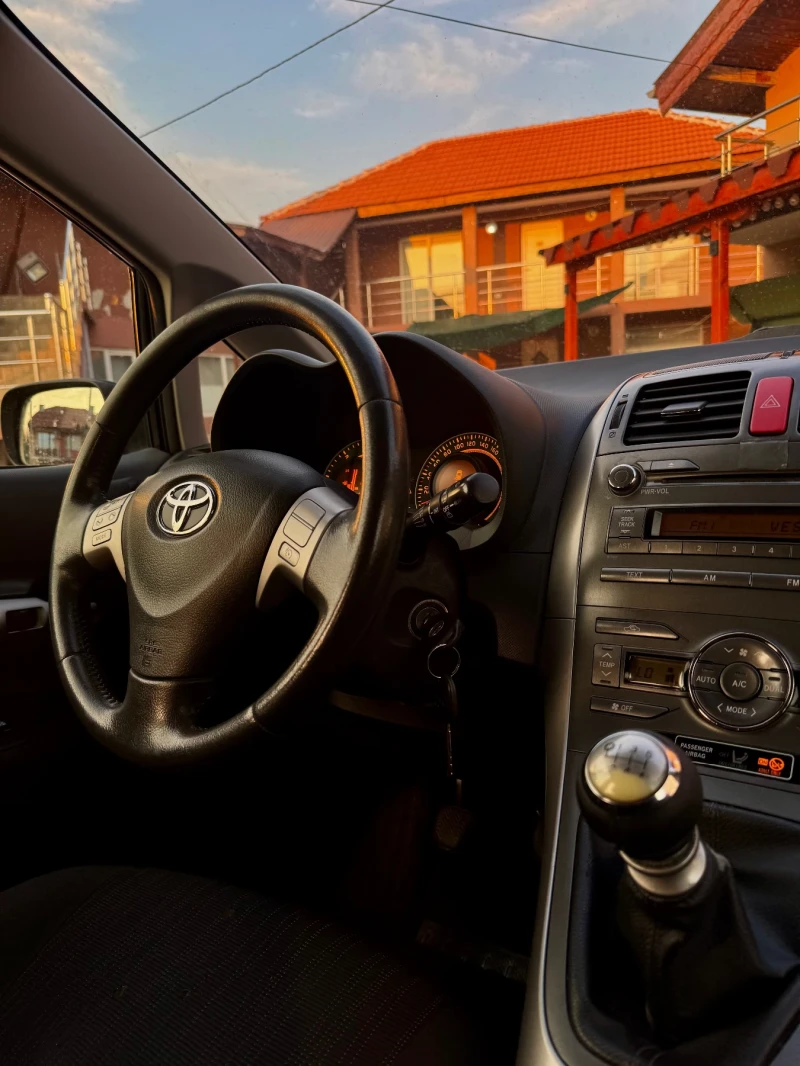 Toyota Auris 2.0 D4D, снимка 6 - Автомобили и джипове - 52396019