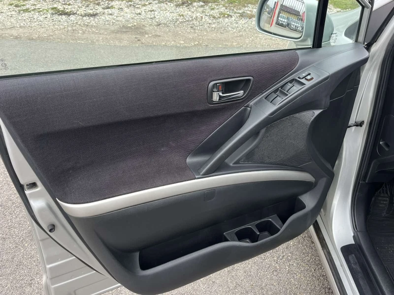 Toyota Corolla verso 2.2 D4D 136к 6 СКОРОСТИ КЛИМАТРОНИК АВТОПИЛОТ, снимка 7 - Автомобили и джипове - 52643685