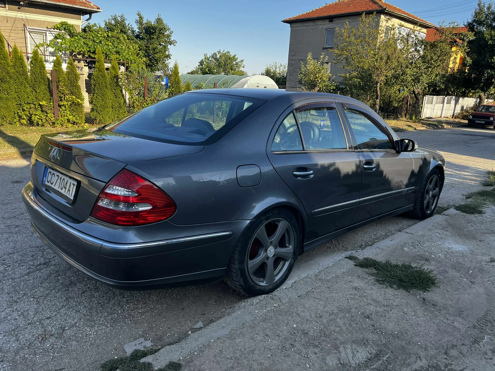 Mercedes-Benz E 200  - изображение 2