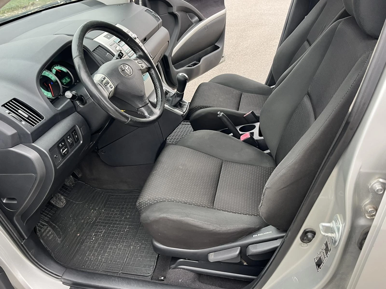 Toyota Corolla verso 2.2 D4D 136к 6 СКОРОСТИ КЛИМАТРОНИК АВТОПИЛОТ - изображение 8