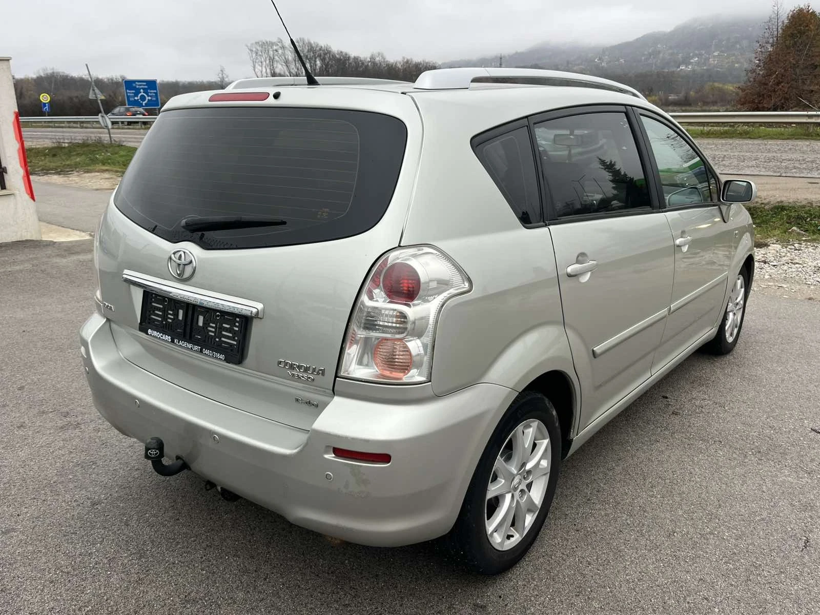 Toyota Corolla verso 2.2 D4D 136к 6 СКОРОСТИ КЛИМАТРОНИК АВТОПИЛОТ - изображение 4