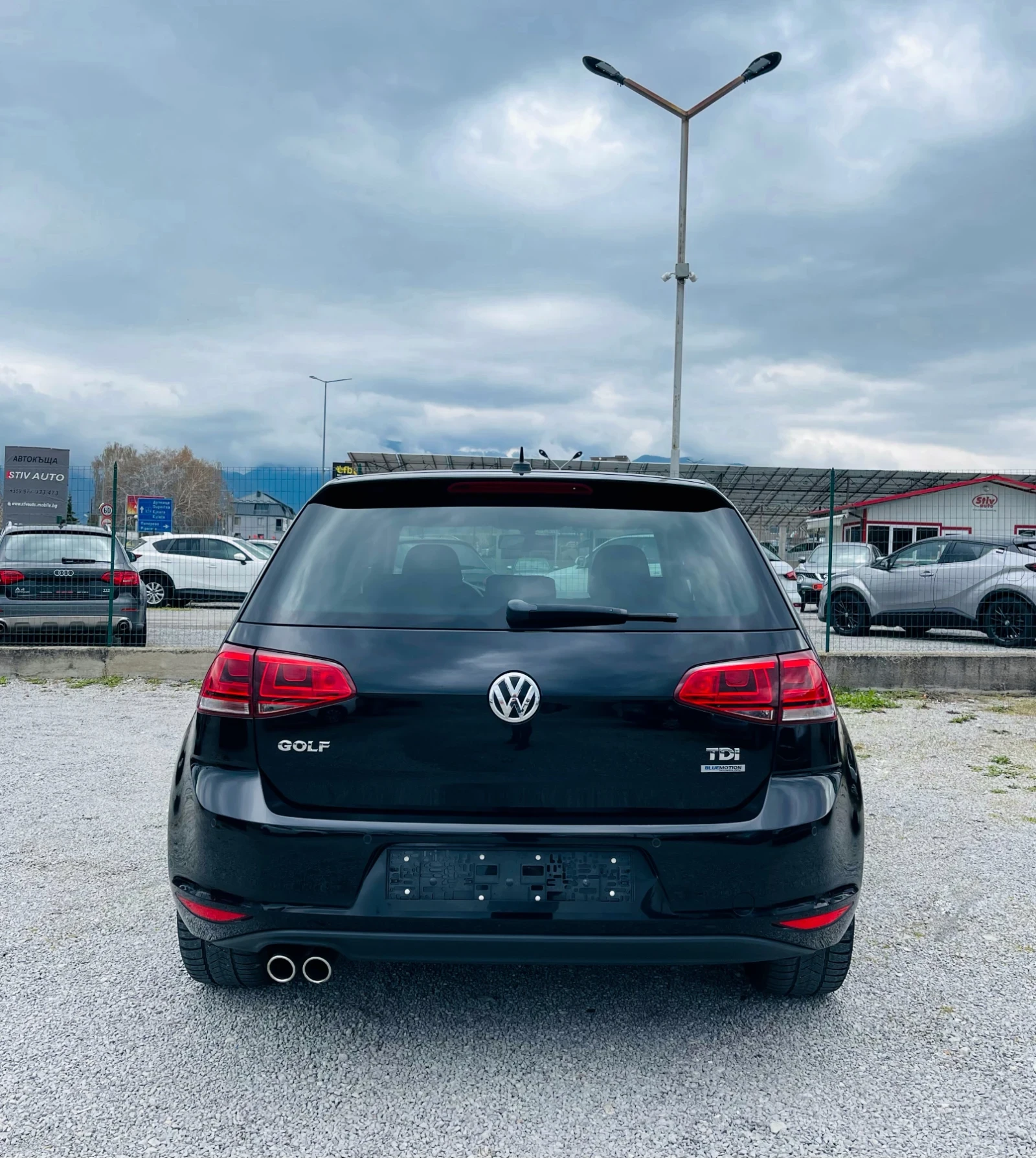 VW Golf 2.0 TDI Highline * Full LED* Сервизна история* , снимка 6 - Автомобили и джипове - 54182192