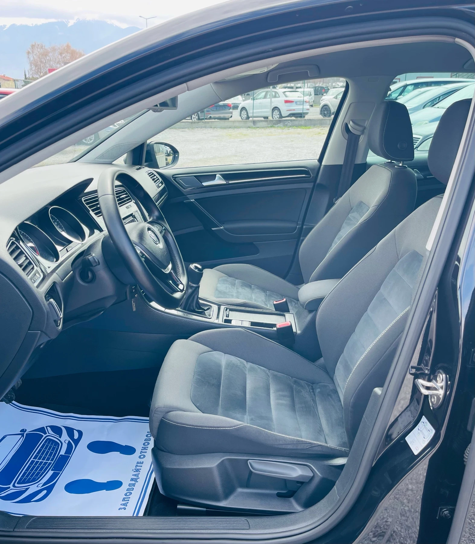 VW Golf 2.0 TDI Highline * Full LED* Сервизна история* , снимка 9 - Автомобили и джипове - 54182192