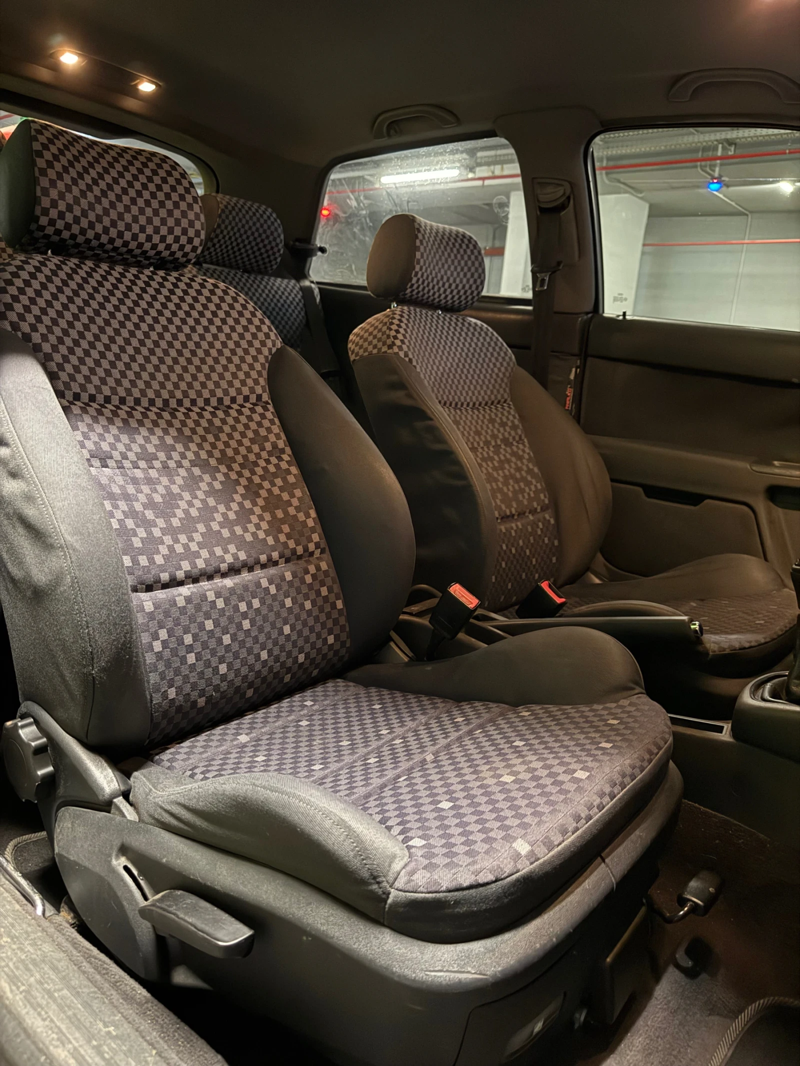 Audi A3 1.9TDI 110кс / КЛИМАТРОНИК / НОВИ ГУМИ / ИСТОРИЯ, снимка 11 - Автомобили и джипове - 54182763