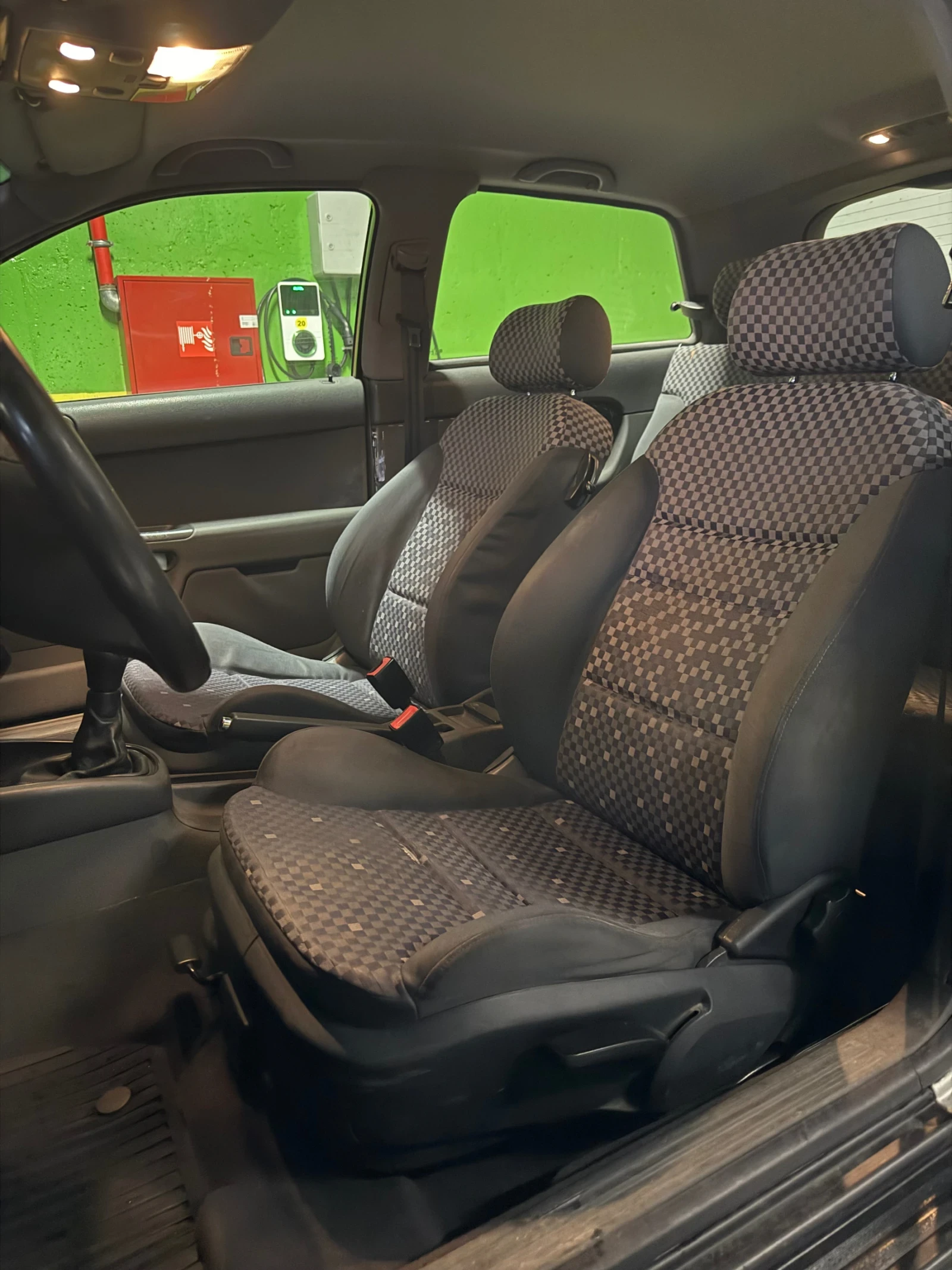 Audi A3 1.9TDI 110кс / КЛИМАТРОНИК / НОВИ ГУМИ / ИСТОРИЯ, снимка 9 - Автомобили и джипове - 54182763