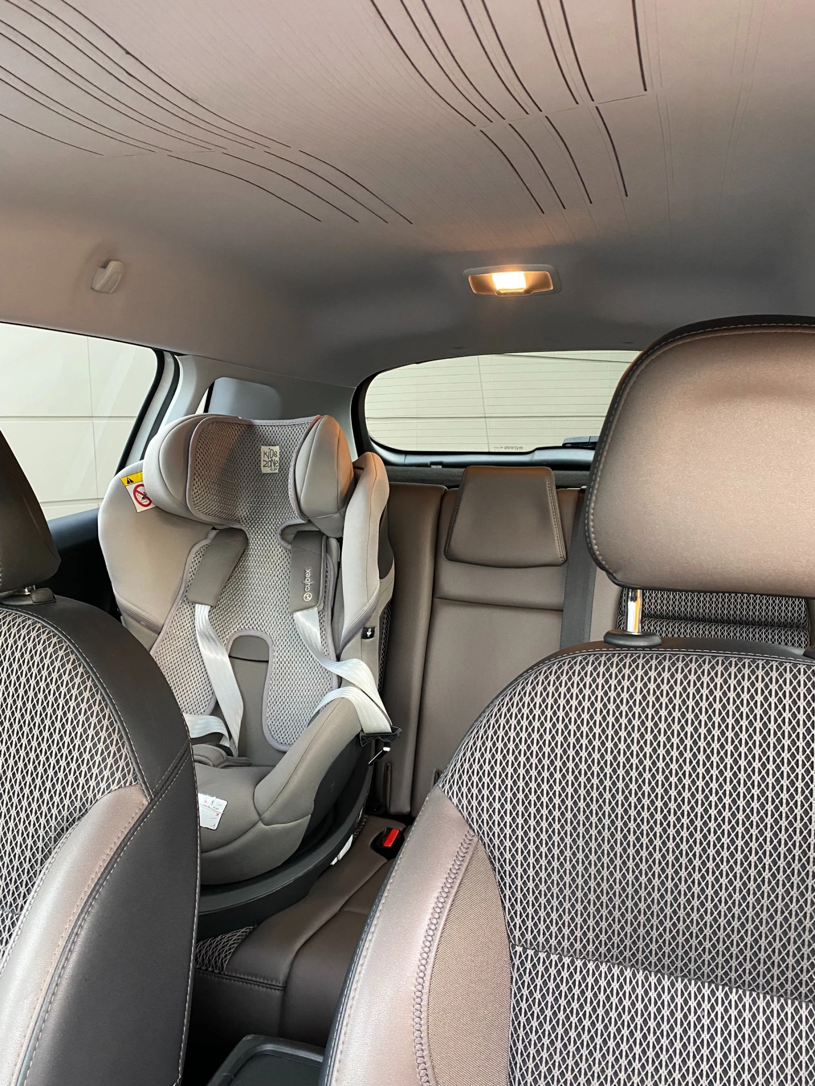 Peugeot 2008 Allure, снимка 7 - Автомобили и джипове - 54358524