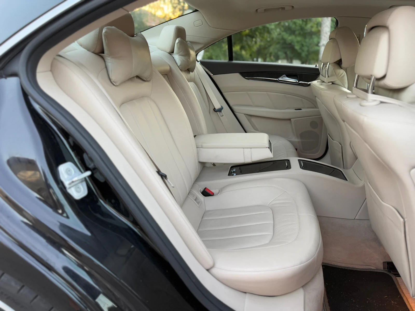 Mercedes-Benz CLS 400 4MATIC, снимка 11 - Автомобили и джипове - 55550361