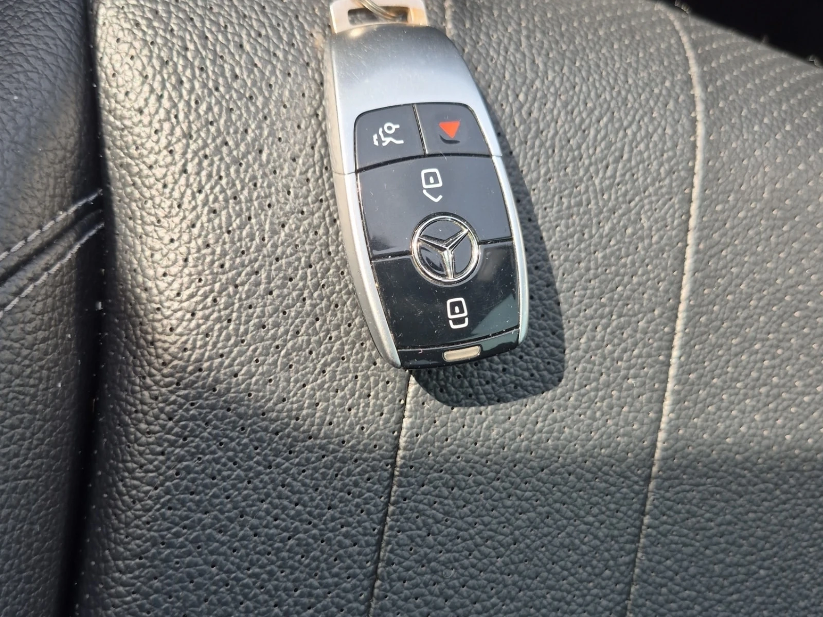 Mercedes-Benz E 300  CARFAX / ПАНОРАМА / АВТОКРЕДИТ, снимка 8 - Автомобили и джипове - 56023322