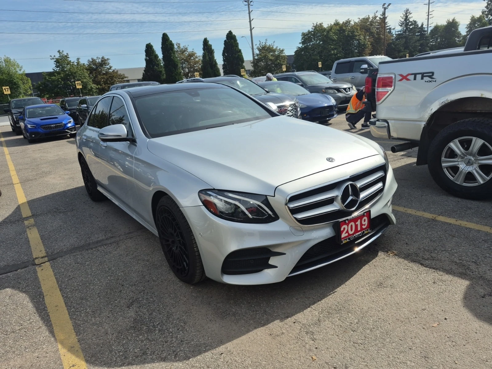 Mercedes-Benz E 300  CARFAX / ПАНОРАМА / АВТОКРЕДИТ, снимка 2 - Автомобили и джипове - 56023322
