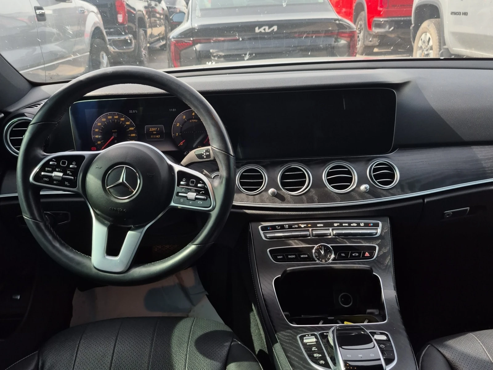 Mercedes-Benz E 300  CARFAX / ПАНОРАМА / АВТОКРЕДИТ, снимка 10 - Автомобили и джипове - 56023322