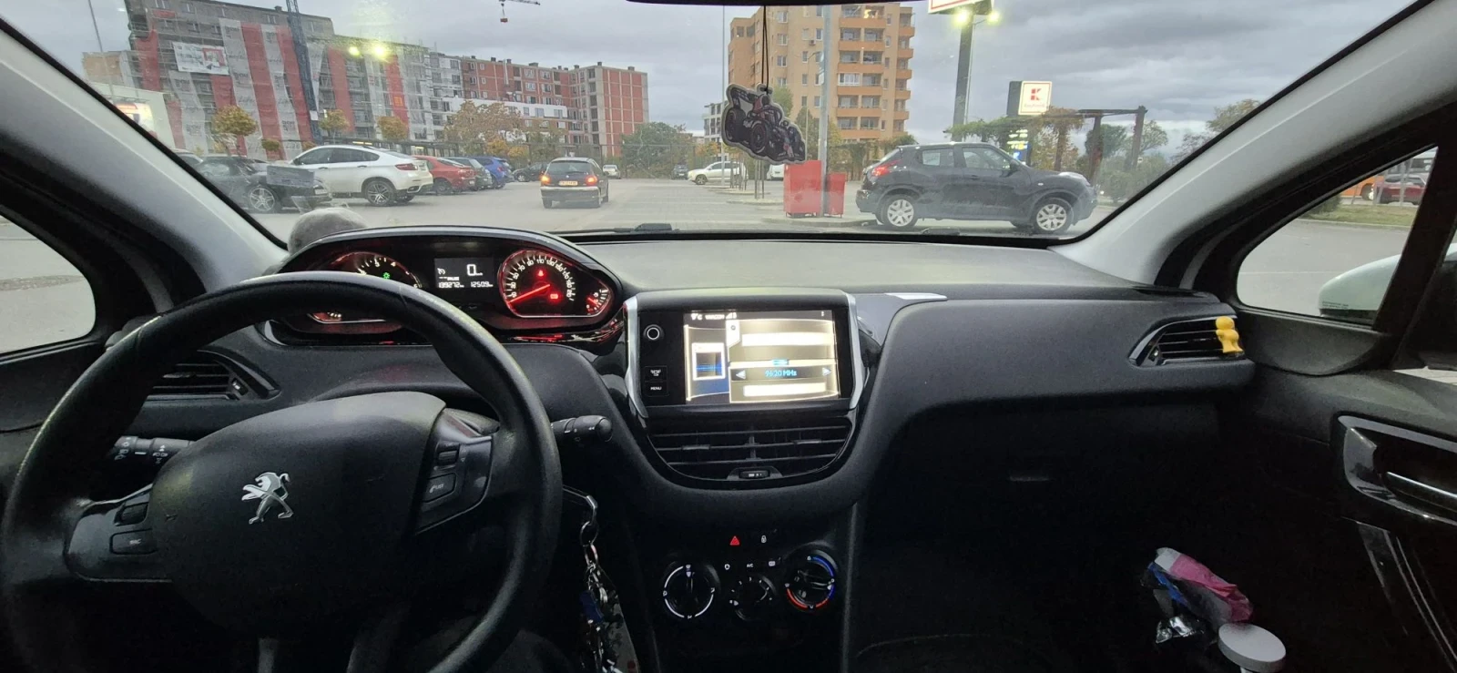 Peugeot 208, снимка 11 - Автомобили и джипове - 56710890