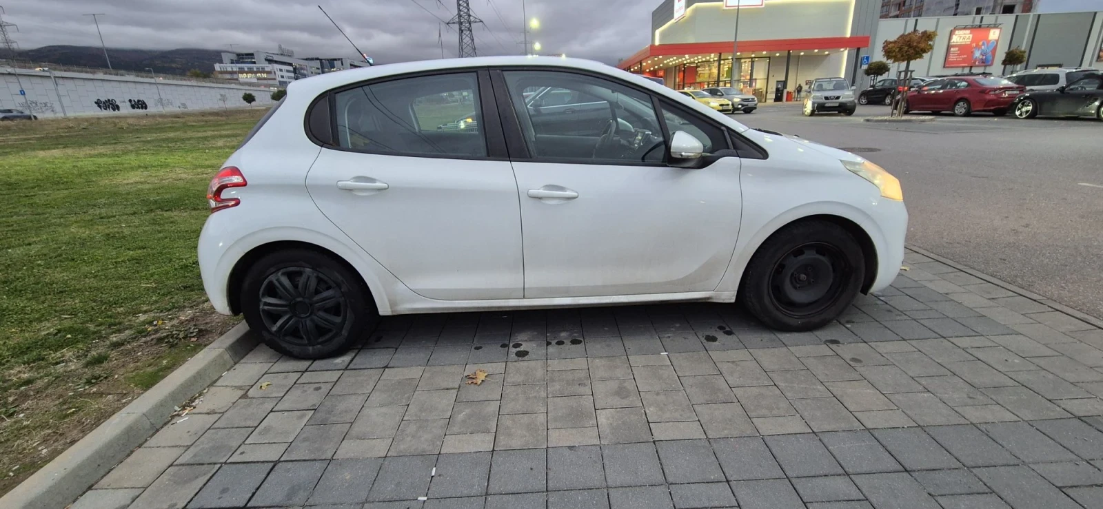 Peugeot 208, снимка 7 - Автомобили и джипове - 56710890