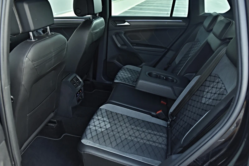 VW Tiguan 2.0TDI/3xR Line/4motion/Distronic/Camera/IQLED, снимка 14 - Автомобили и джипове - 52695402