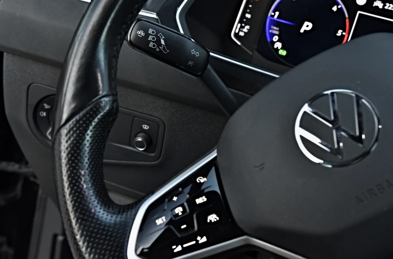 VW Tiguan 2.0TDI/3xR Line/4motion/Distronic/Camera/IQLED, снимка 10 - Автомобили и джипове - 52695402