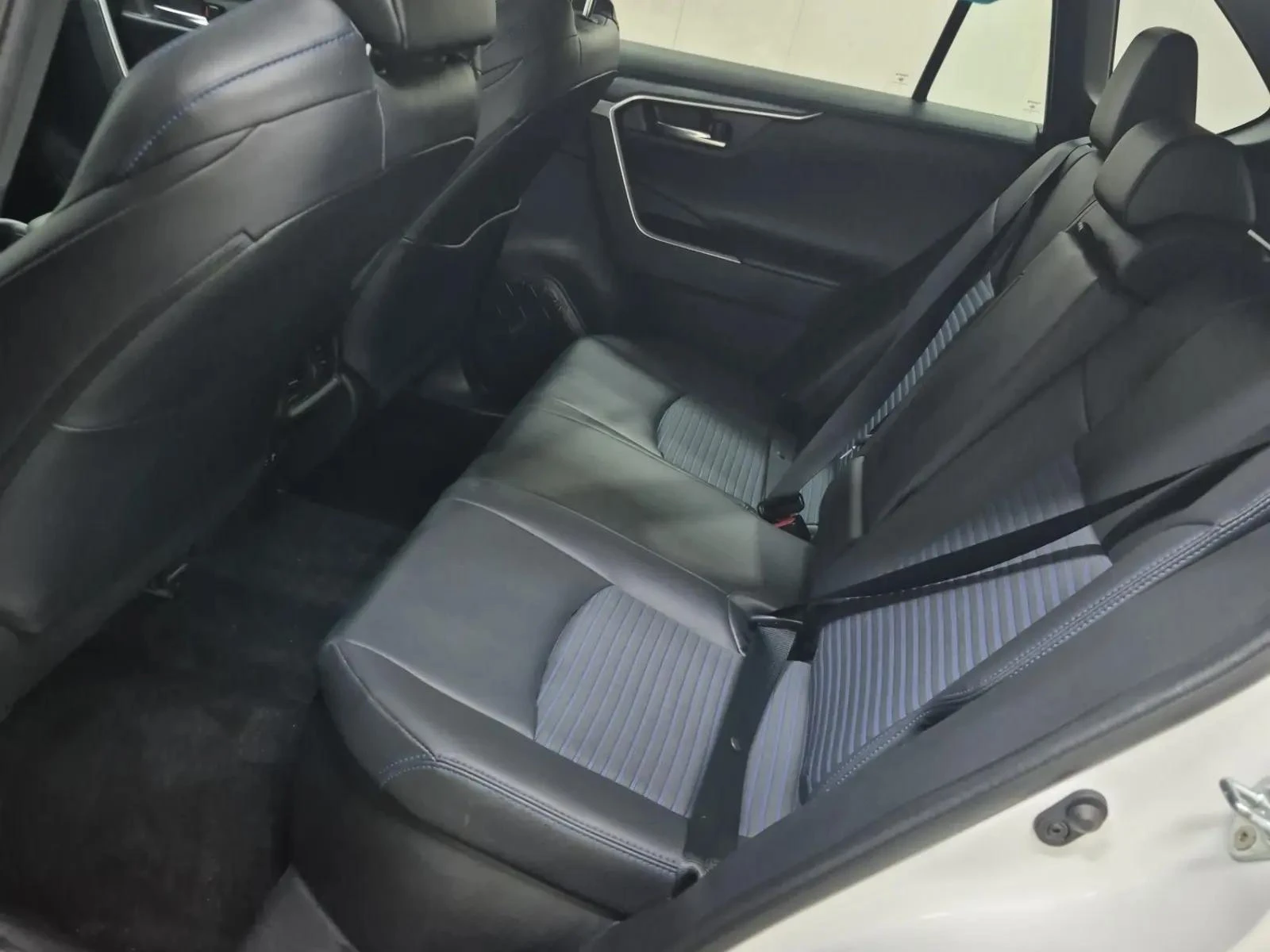 Toyota Rav4 HYBRID XSE (CARFAX) - изображение 9