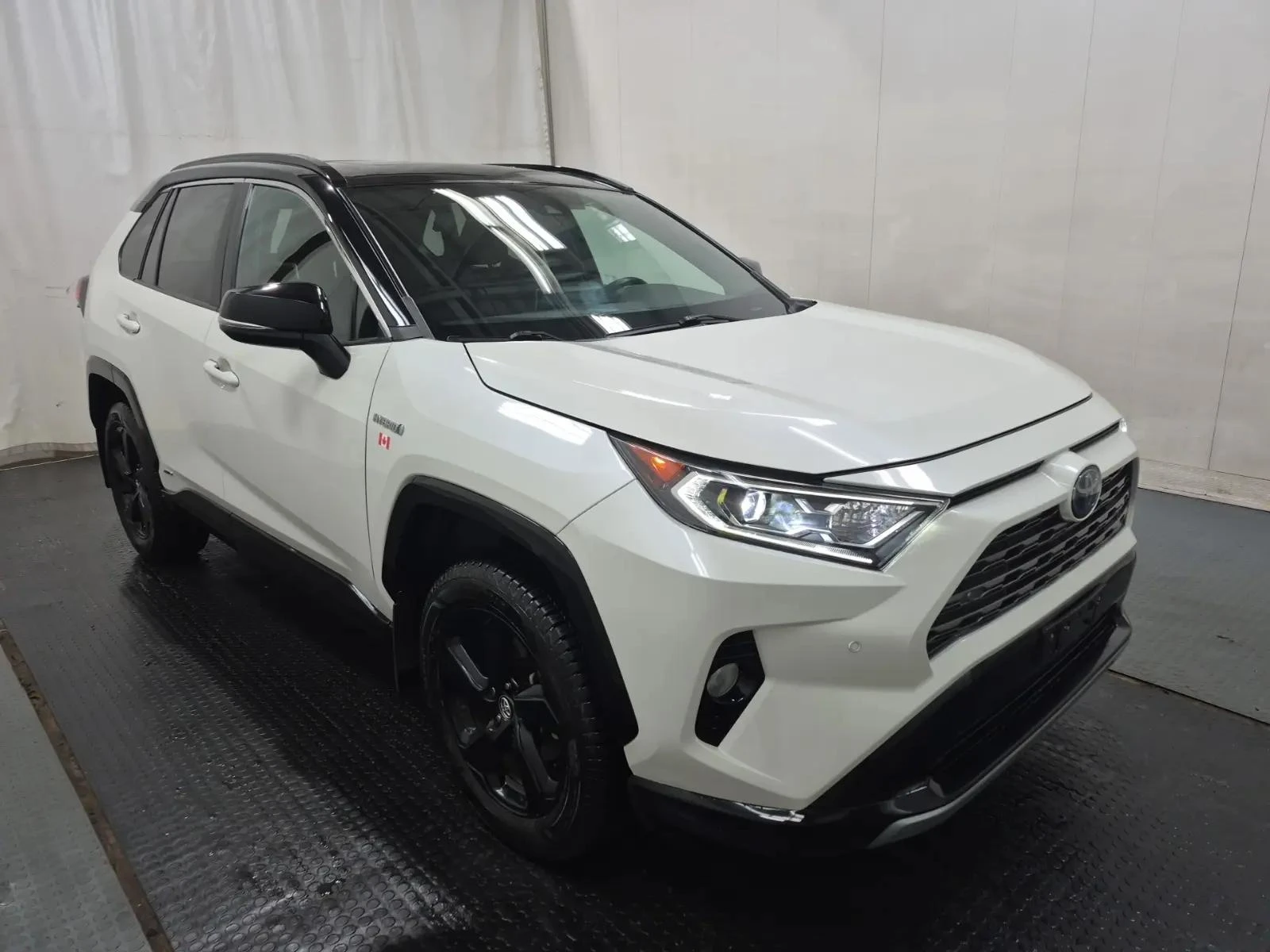 Toyota Rav4 HYBRID XSE (CARFAX) - изображение 3