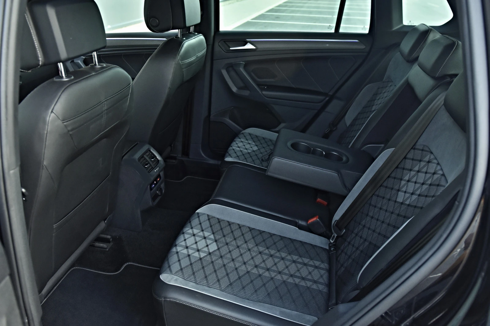 VW Tiguan 2.0TDI/3xR Line/4motion/Distronic/Camera/IQLED | Mobile.bg   14