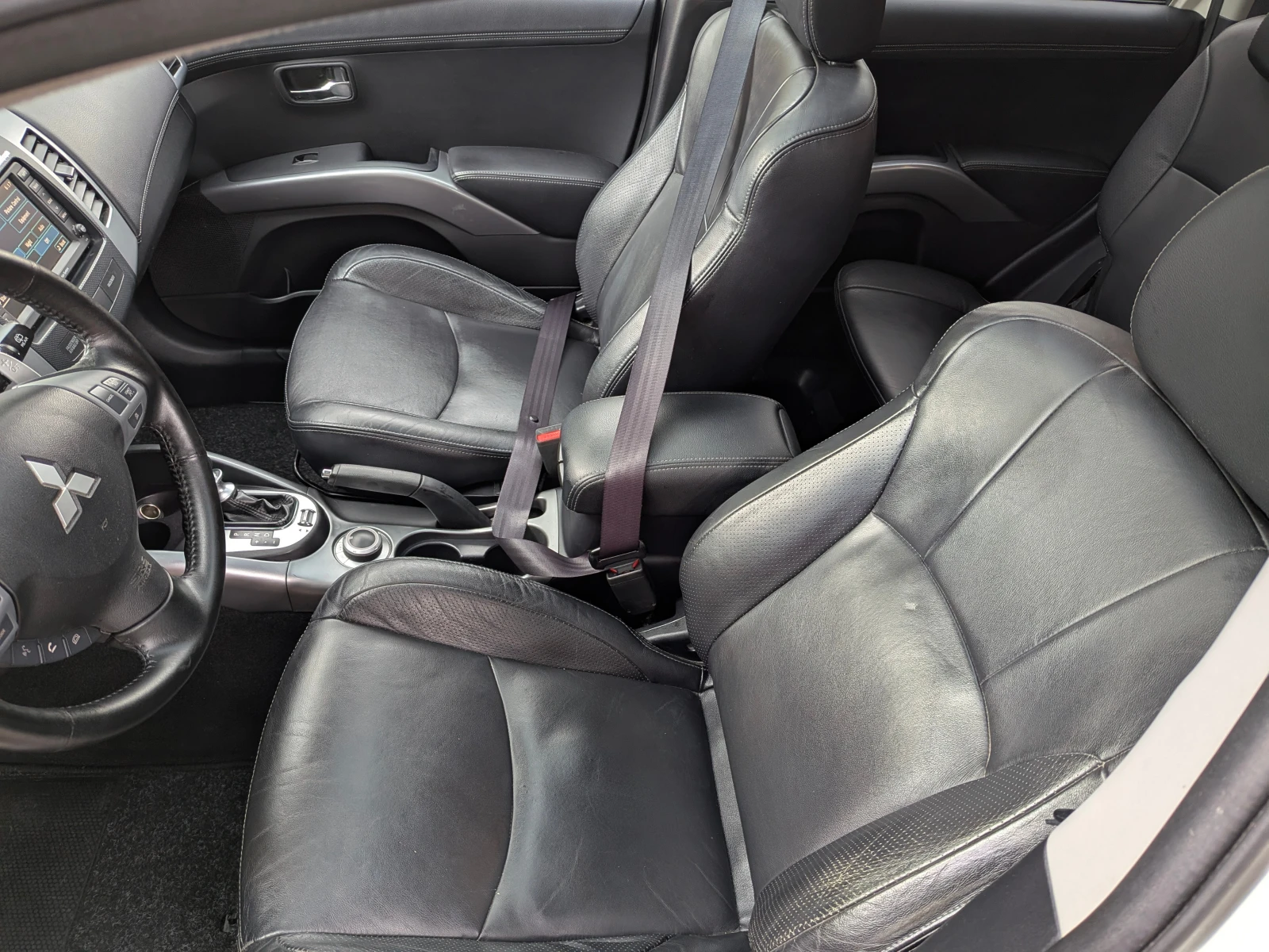 Mitsubishi Outlander XL* 7МЕСТА* AUTO* КОЖА* NAVI* 4X4* XENON* CAMERA* , снимка 10 - Автомобили и джипове - 54488206