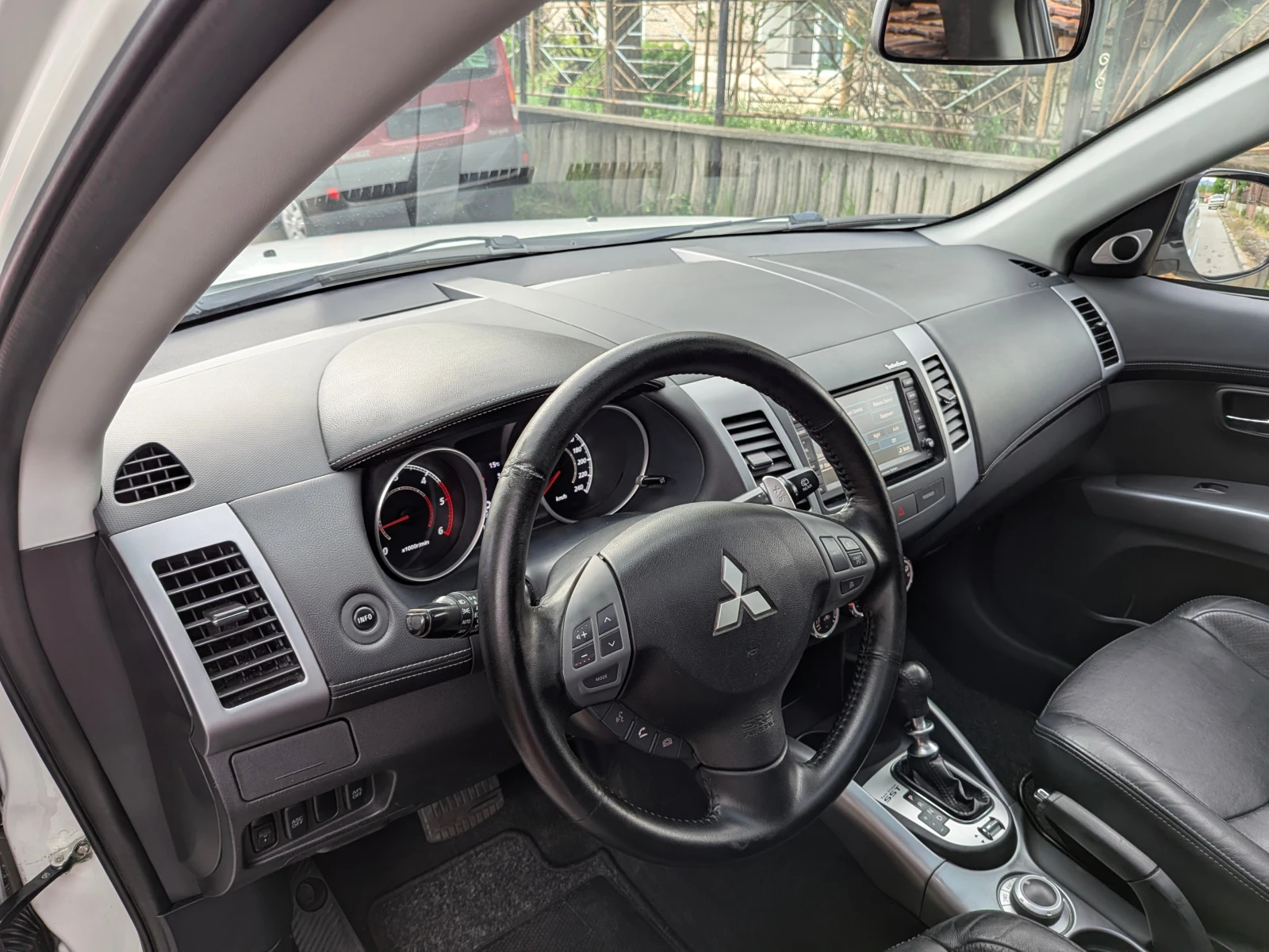 Mitsubishi Outlander XL* 7МЕСТА* AUTO* КОЖА* NAVI* 4X4* XENON* CAMERA* , снимка 9 - Автомобили и джипове - 54488206
