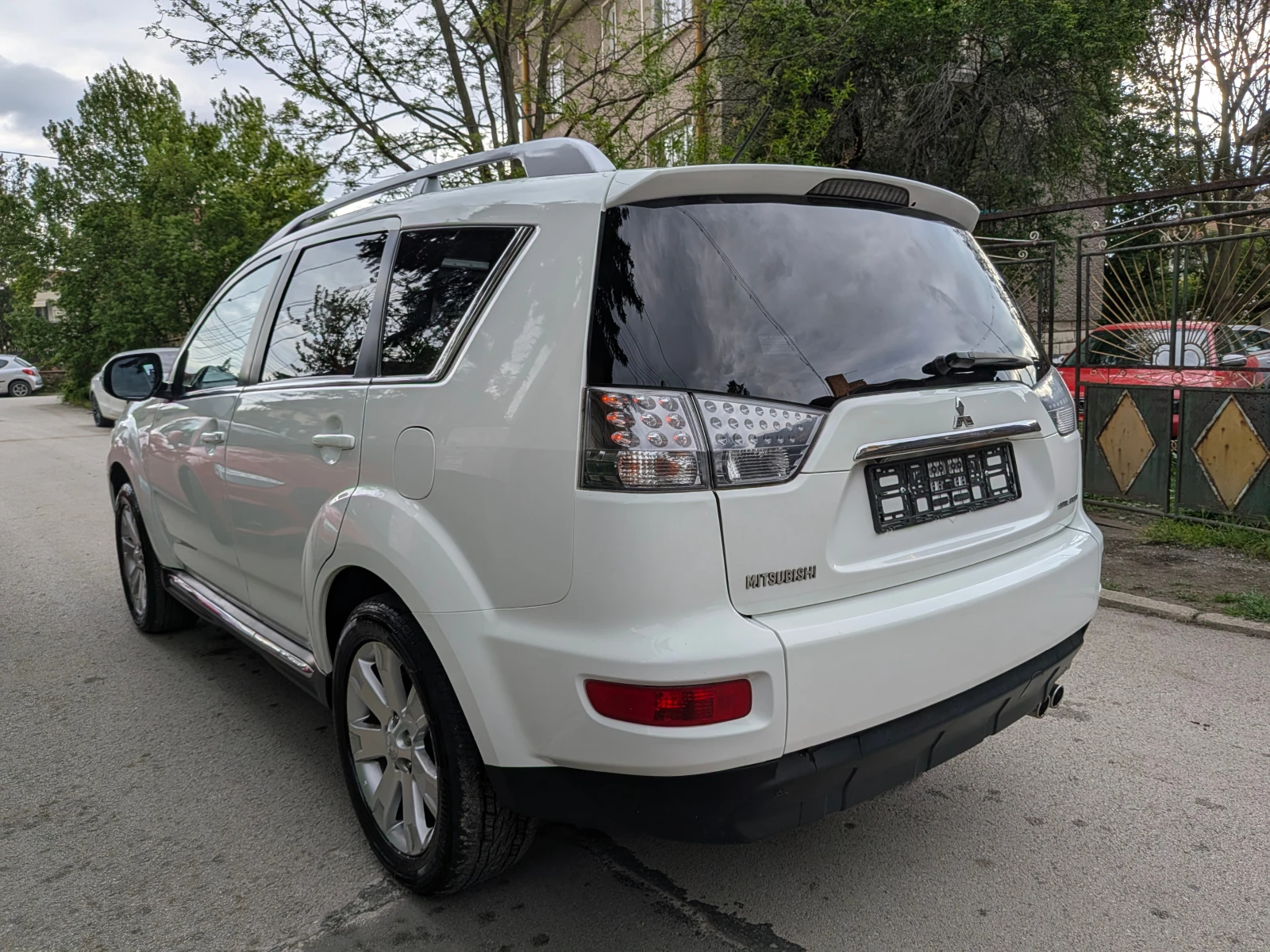 Mitsubishi Outlander XL* 7МЕСТА* AUTO* КОЖА* NAVI* 4X4* XENON* CAMERA* , снимка 4 - Автомобили и джипове - 54488206