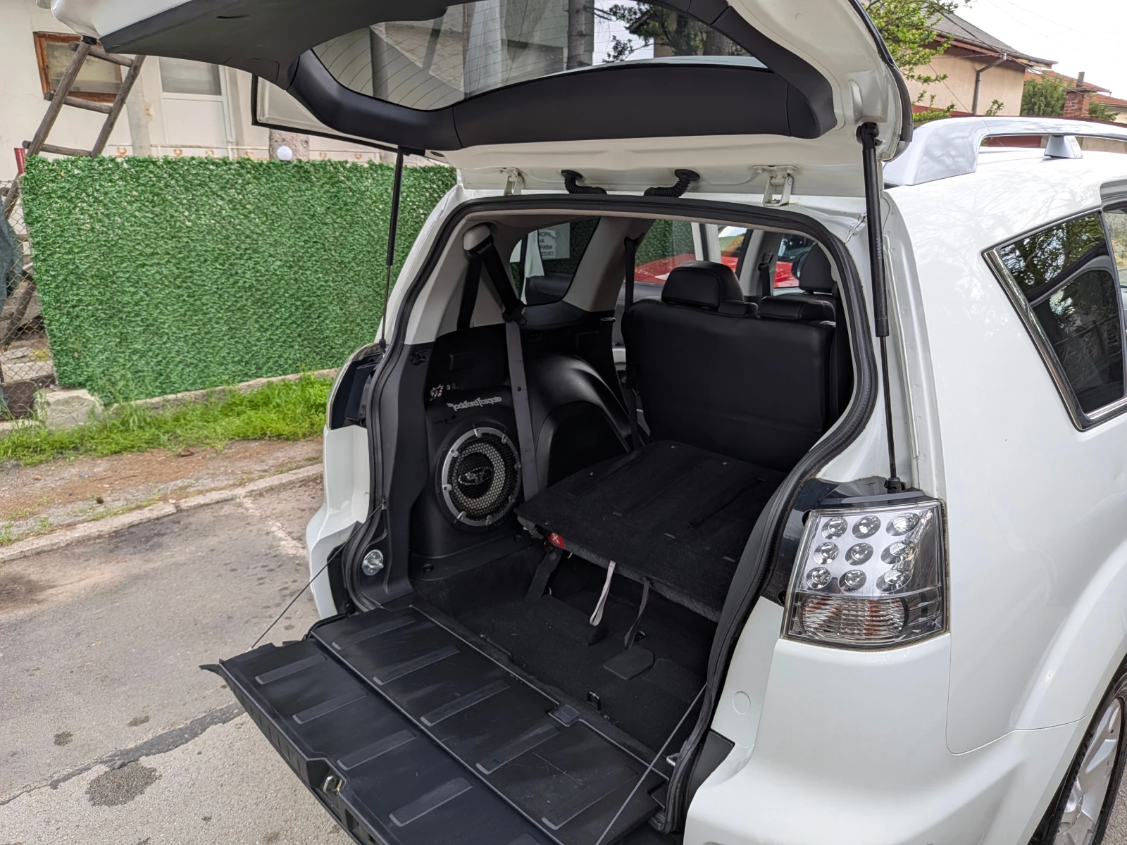Mitsubishi Outlander XL* 7МЕСТА* AUTO* КОЖА* NAVI* 4X4* XENON* CAMERA* , снимка 8 - Автомобили и джипове - 54488206