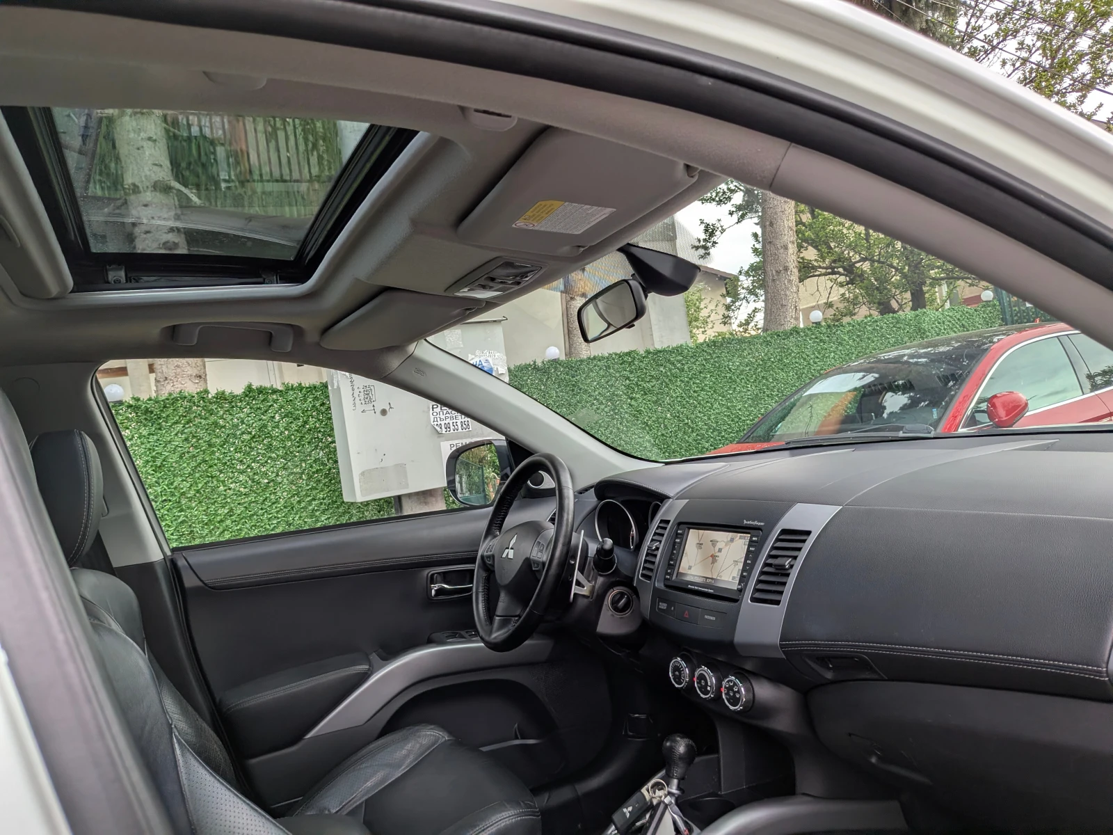 Mitsubishi Outlander XL* 7МЕСТА* AUTO* КОЖА* NAVI* 4X4* XENON* CAMERA* , снимка 14 - Автомобили и джипове - 54488206