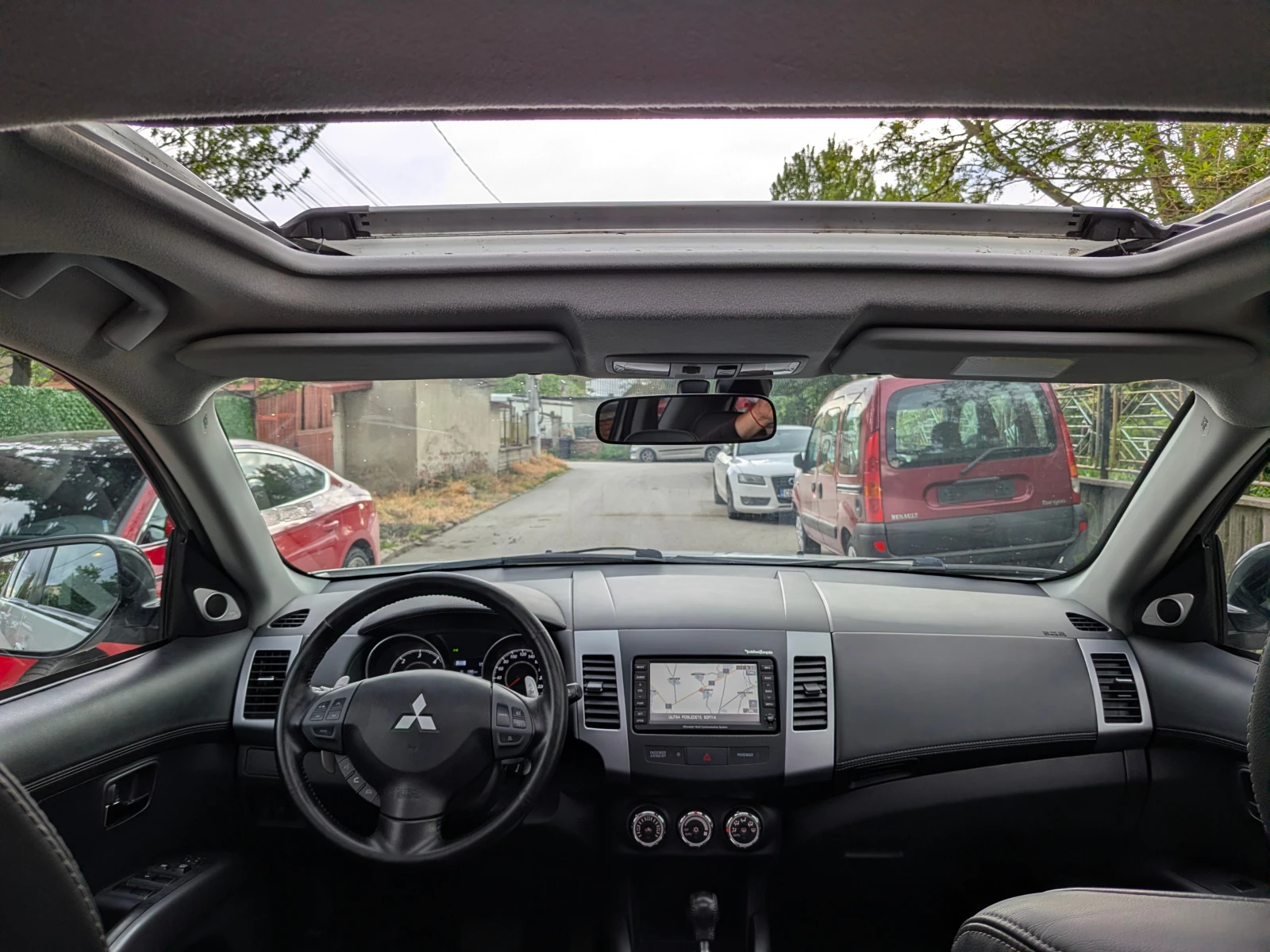 Mitsubishi Outlander XL* 7МЕСТА* AUTO* КОЖА* NAVI* 4X4* XENON* CAMERA* , снимка 12 - Автомобили и джипове - 54488206