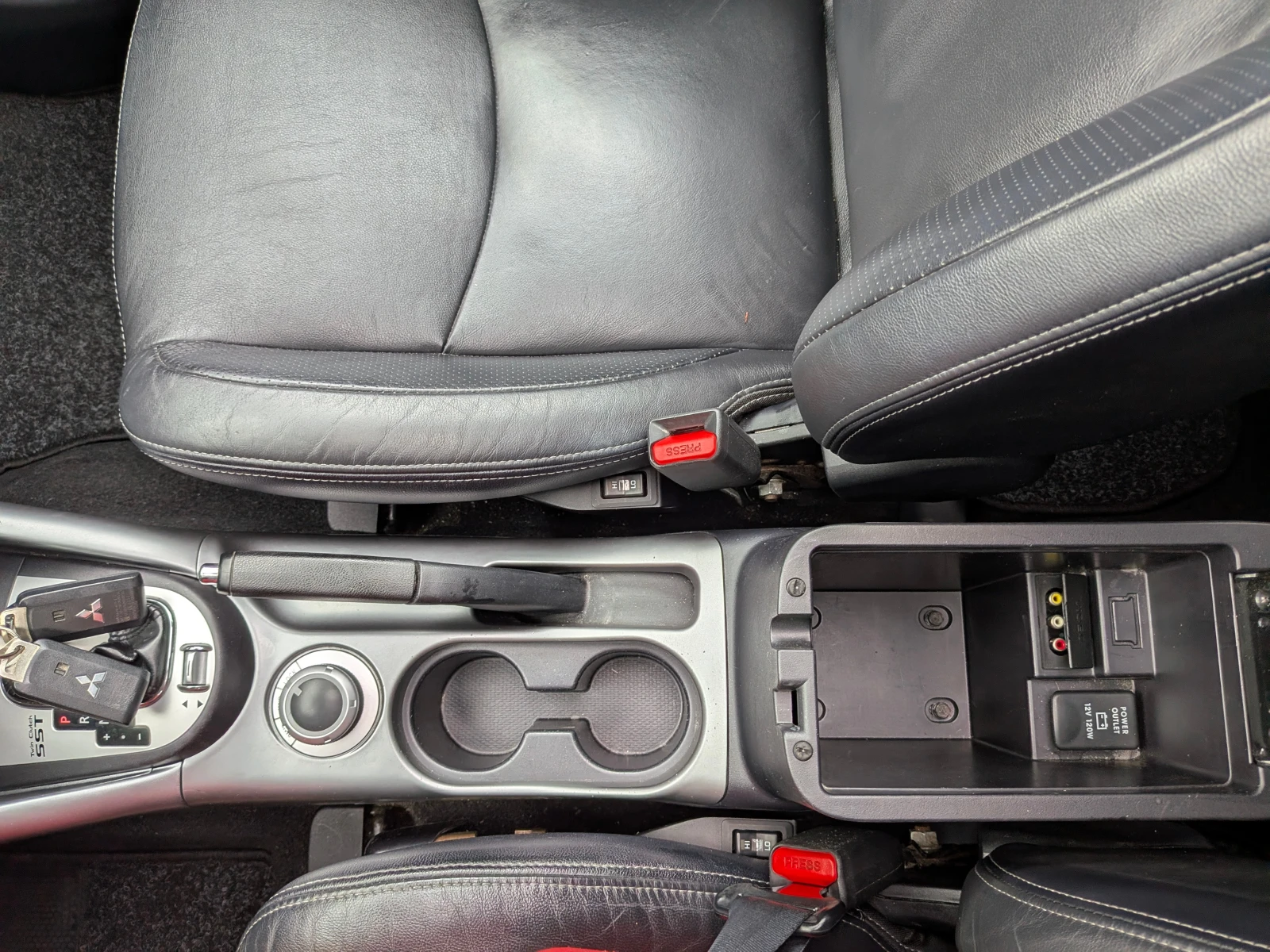 Mitsubishi Outlander XL* 7МЕСТА* AUTO* КОЖА* NAVI* 4X4* XENON* CAMERA* , снимка 13 - Автомобили и джипове - 54488206