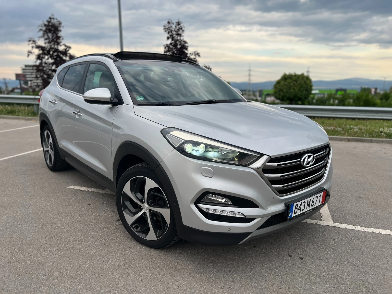 Hyundai Tucson 185hp Premium 4WD /Обдухване/Сервизна история, снимка 2 - Автомобили и джипове - 55318085