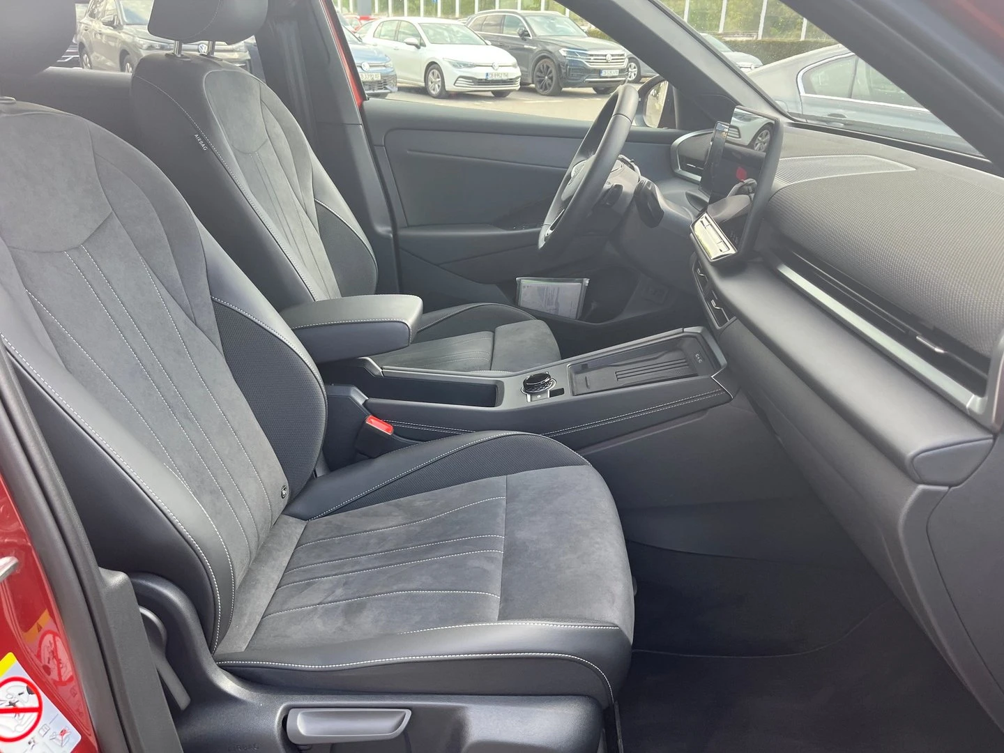 VW T-Roc, снимка 8 - Автомобили и джипове - 56422346