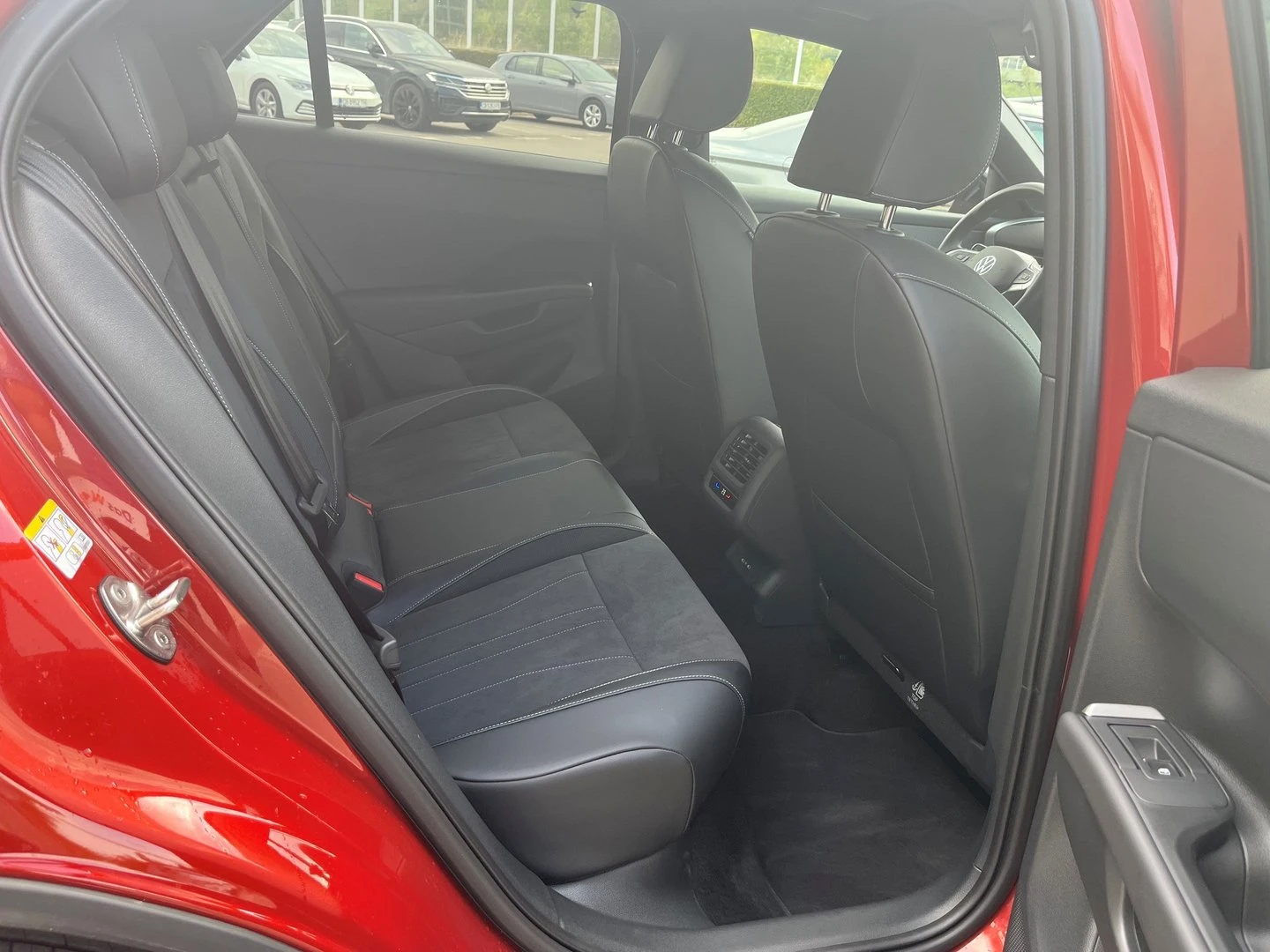 VW T-Roc, снимка 7 - Автомобили и джипове - 56422346