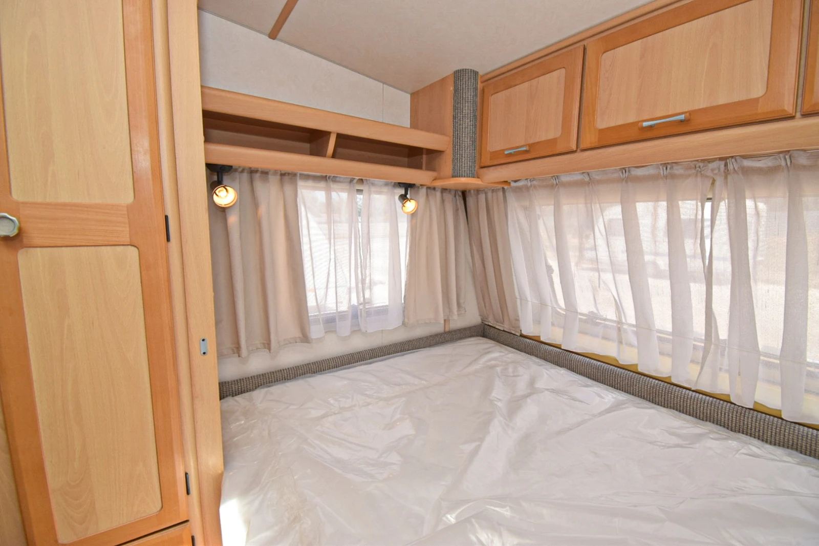 Каравана TEC Travel King 390, снимка 8 - Каравани и кемпери - 55449658