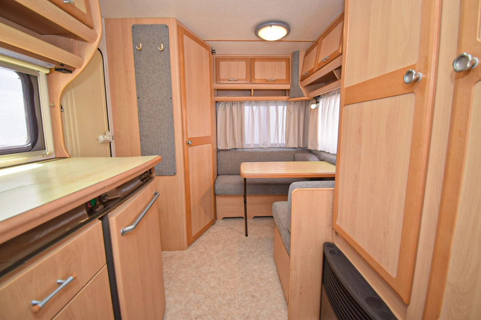 Каравана TEC Travel King 390, снимка 12 - Каравани и кемпери - 55449658