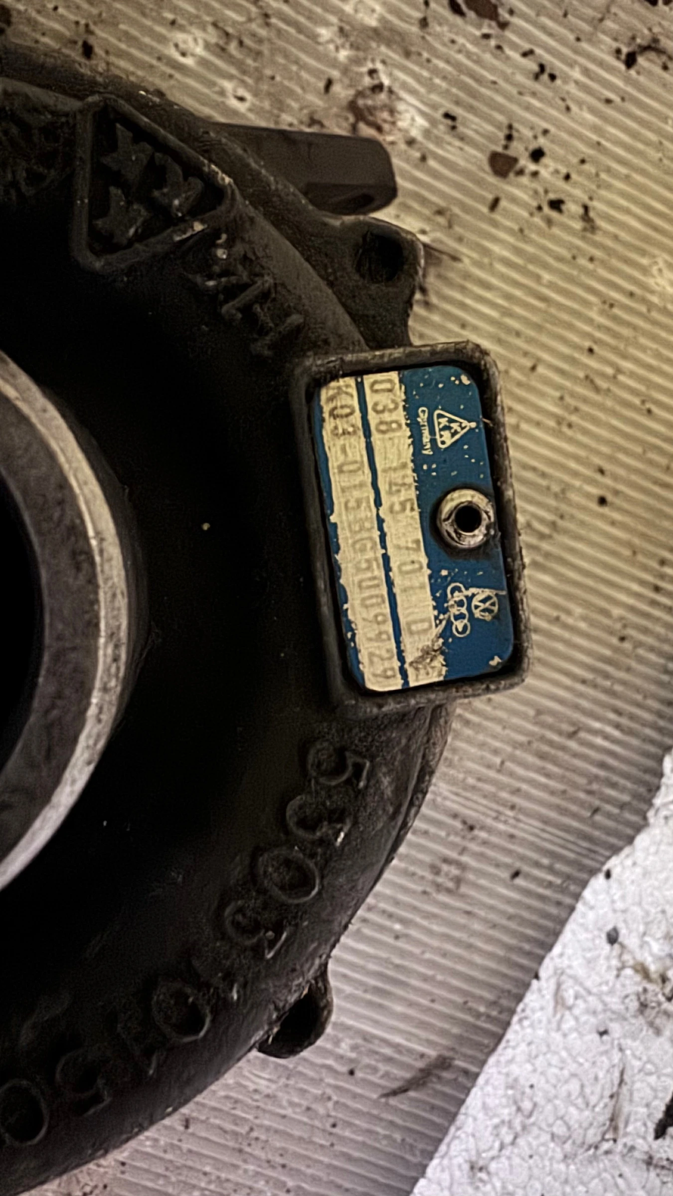 ����� ��������� �� VW Golf 4 - 038145701D  / K03-015BG5009929 | Mobile.bg � ����������� 2