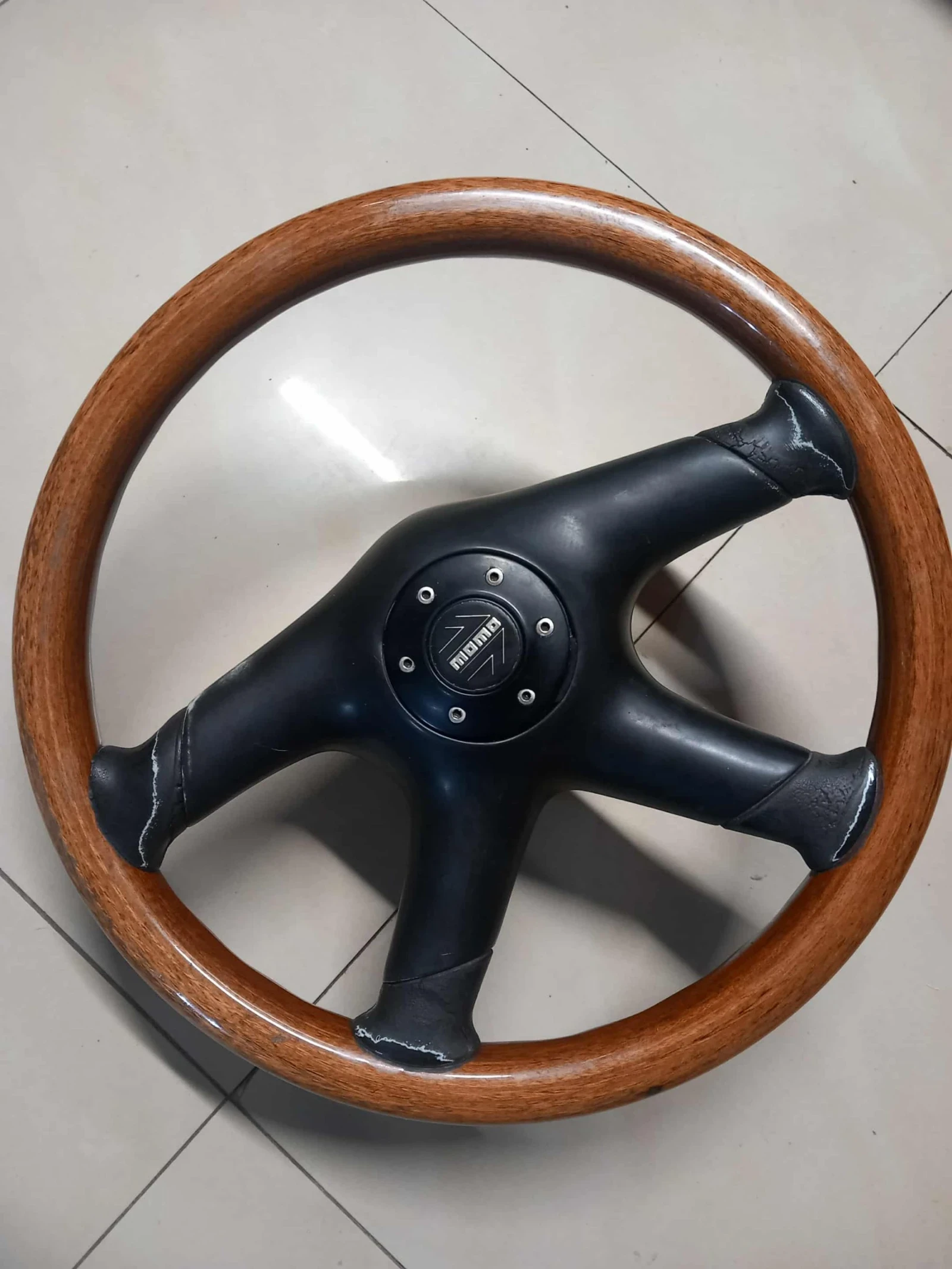 ����� Momo-������� | Mobile.bg � ����������� 1