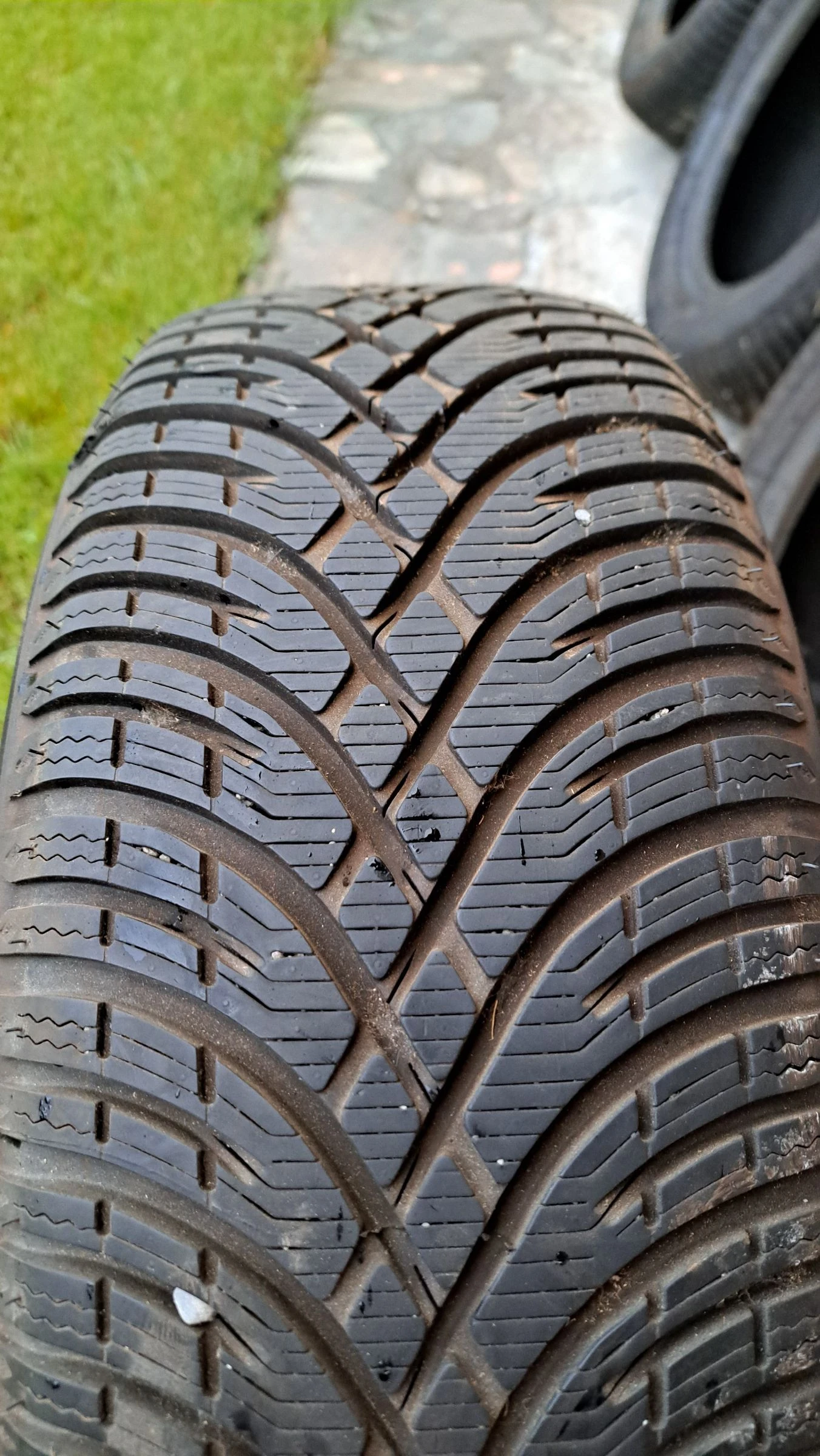 Гуми Зимни 205/55R16, снимка 8 - Гуми и джанти - 54655278