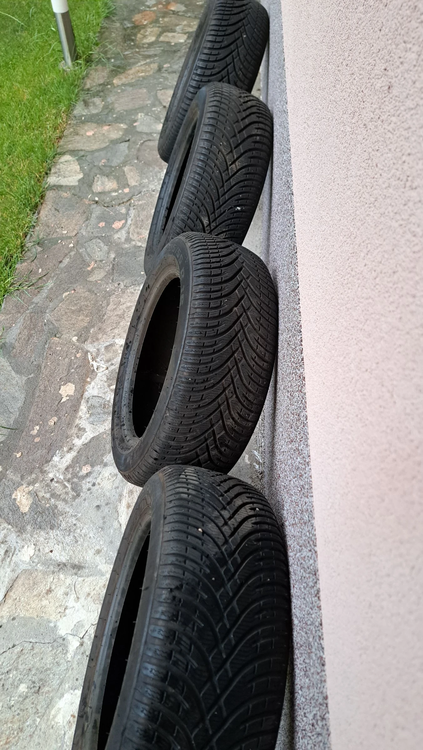 Гуми Зимни 205/55R16, снимка 3 - Гуми и джанти - 54655278