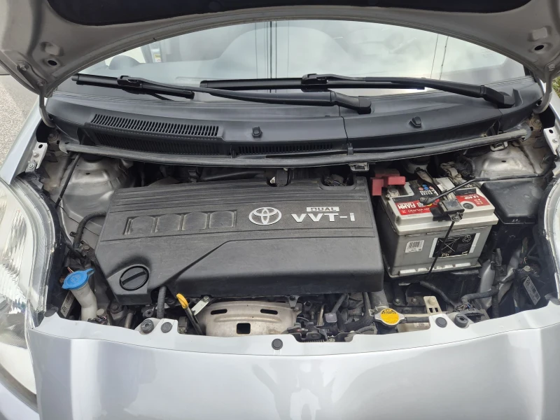 Toyota Yaris 1.3 vvt-i, снимка 15 - Автомобили и джипове - 52205236
