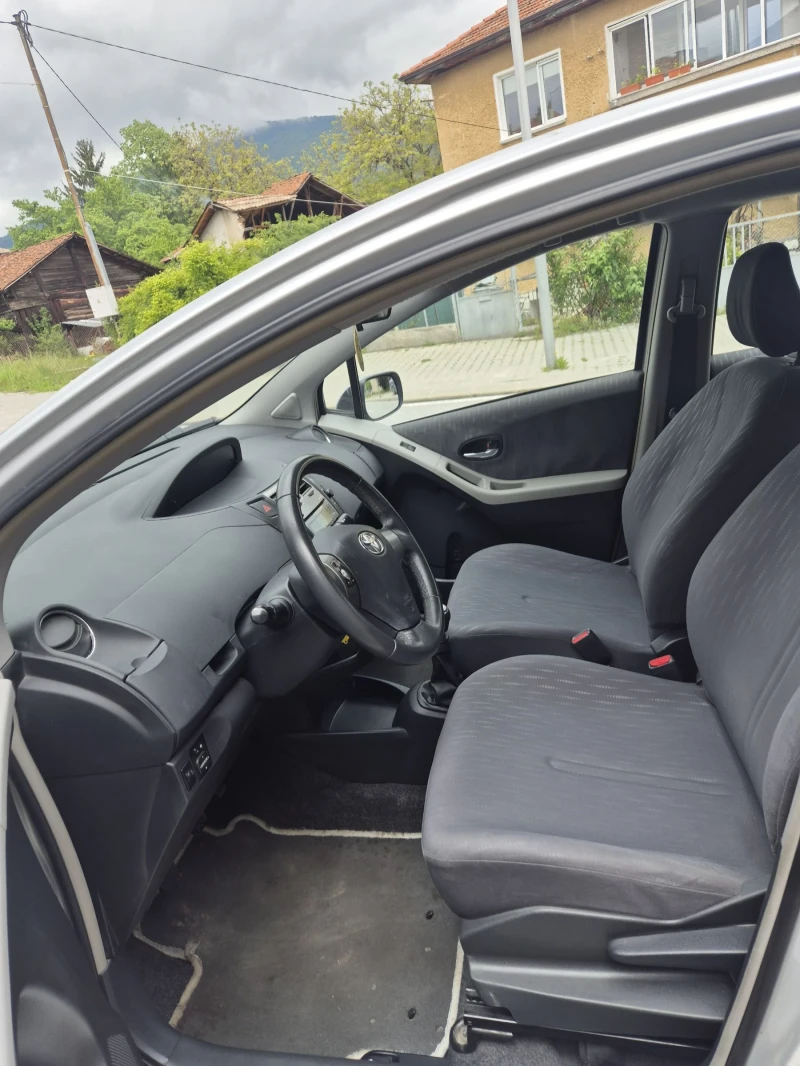 Toyota Yaris 1.3 vvt-i, снимка 9 - Автомобили и джипове - 52205236