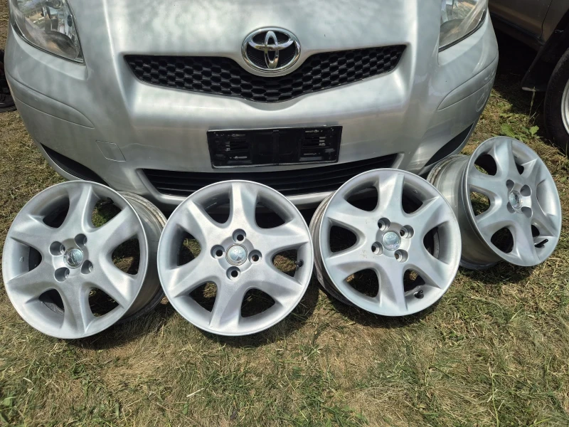 Toyota Yaris 1.3 vvt-i, снимка 16 - Автомобили и джипове - 52205236