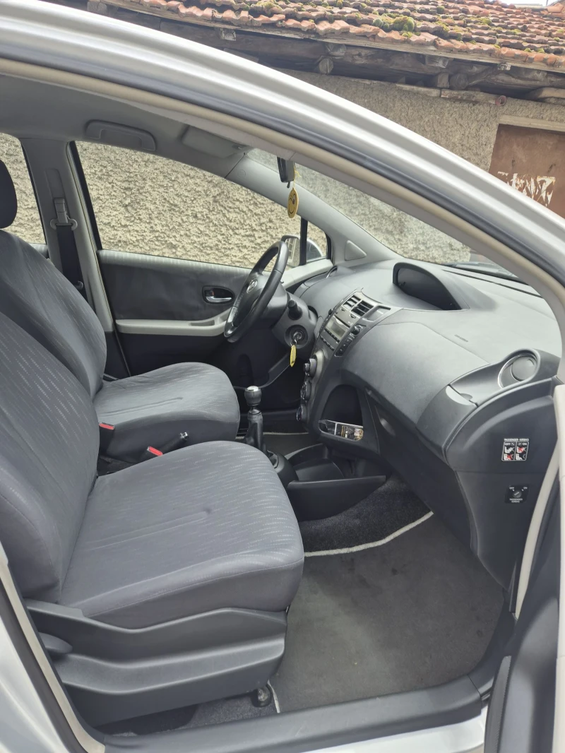 Toyota Yaris 1.3 vvt-i, снимка 7 - Автомобили и джипове - 52205236
